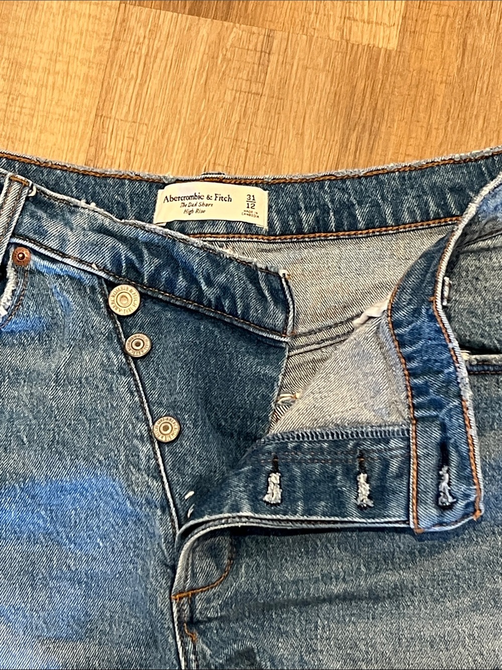 Abercrombie & Fitch The Dad Short High Rise Crossover Button Waist - Picture 3 of 5